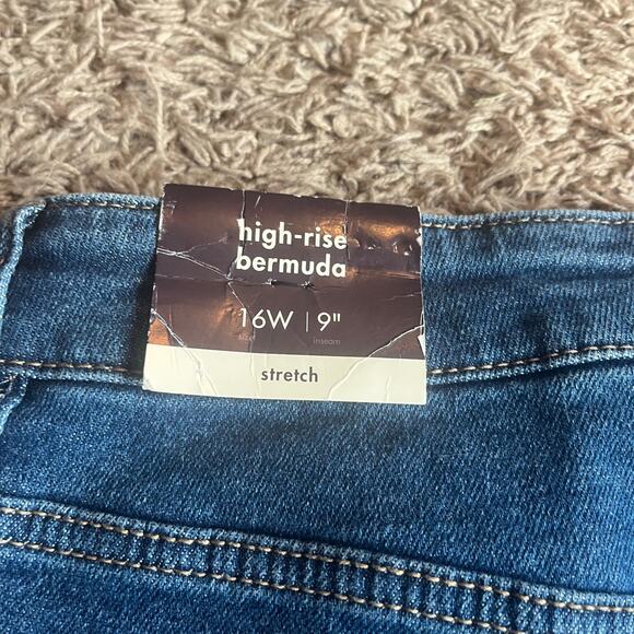 NWT! Ava & Viv Medium Wash High Rise Bermuda Shorts Size 16W - Picture 4 of 7